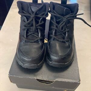 Kids Nike Manoa Boots in Black